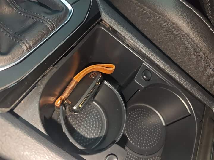 Фото 9 - Volkswagen Sagitar L