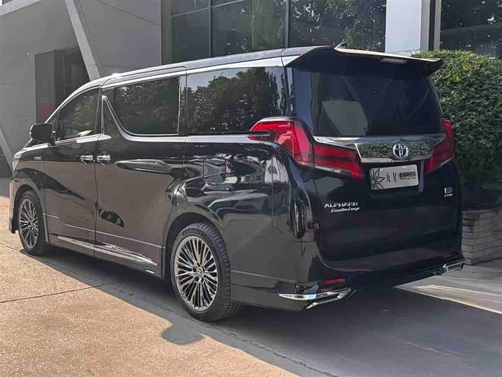 Toyota Alphard 2021 2021款 双擎 2.5L 尊贵版