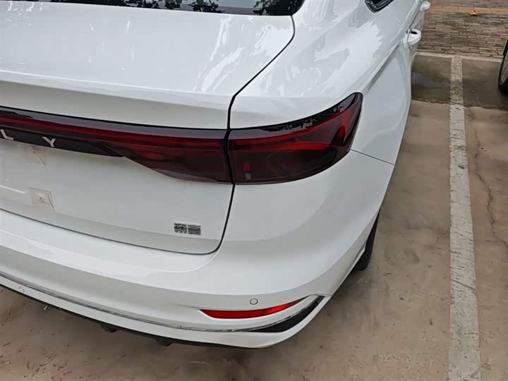 Geely Emgrand 2026 2026款 400万纪念款 1.5L CVT飞越型