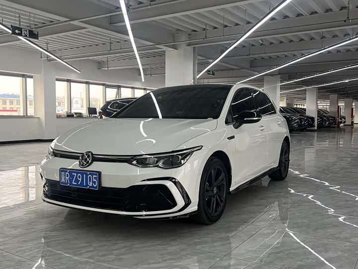 Фото 1 - Volkswagen Golf