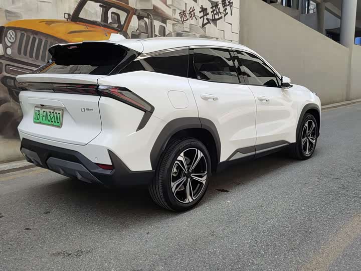 2025 Geely Galaxy L7