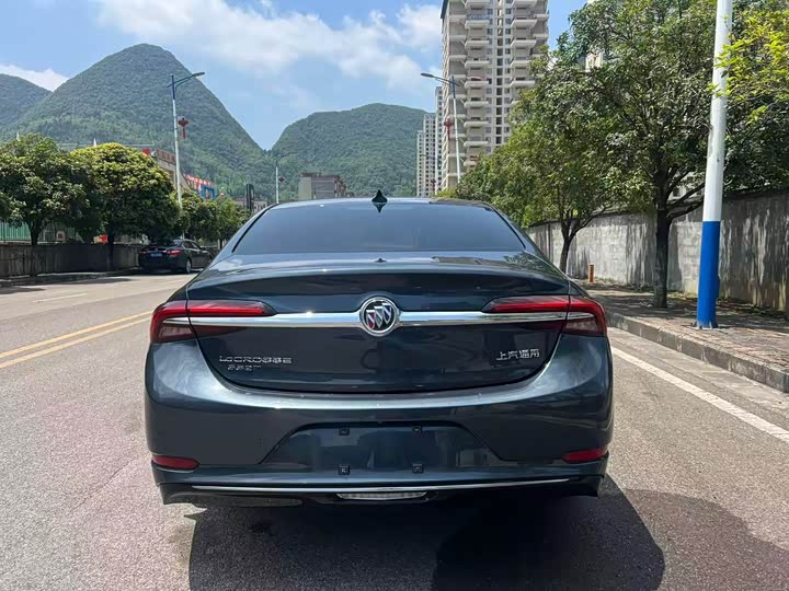 Фото 8 - Buick LaCrosse