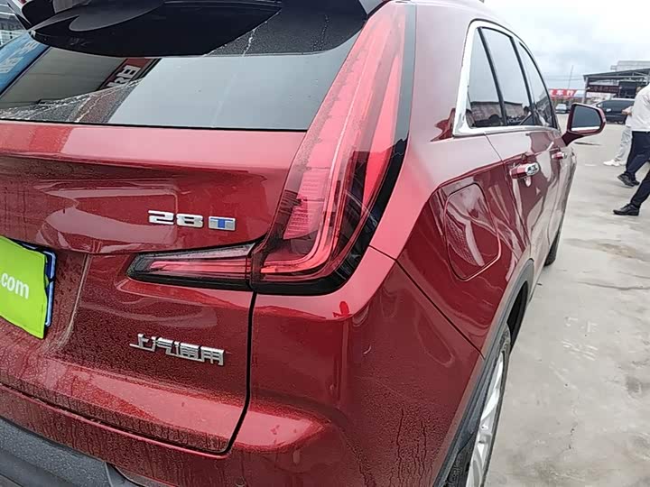 Фото 8 - Cadillac XT4