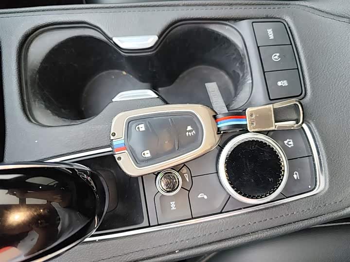 Фото 9 - Cadillac XT4