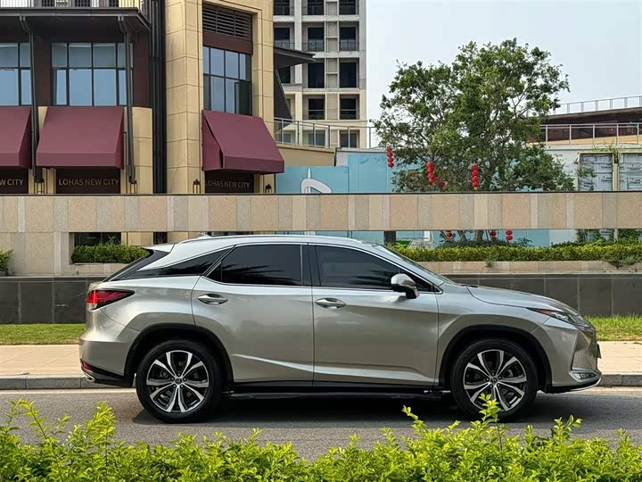 Фото 4 - Lexus RX
