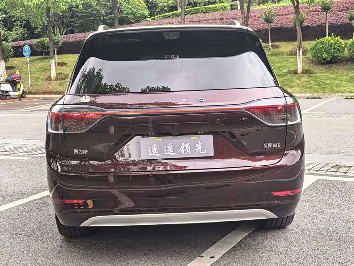 Aito M9 2025 2025款 增程 Ultra版 52kWh 5座版 (192线激光雷达）