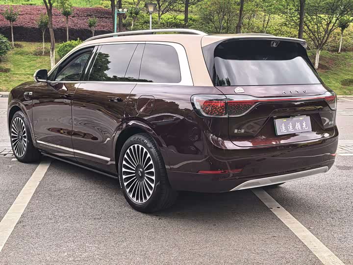 Aito M9 2025 2025款 增程 Ultra版 52kWh 5座版 (192线激光雷达）