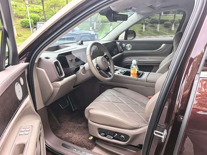 Aito M9 2025 2025款 增程 Ultra版 52kWh 5座版 (192线激光雷达）