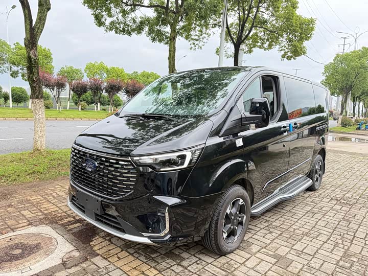 2023 Ford Tourneo