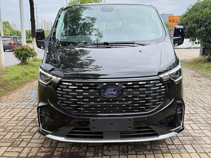2023 Ford Tourneo