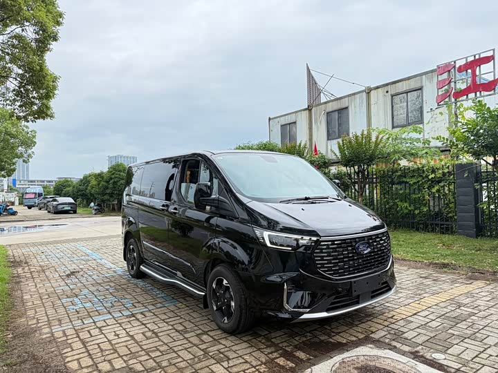 2023 Ford Tourneo