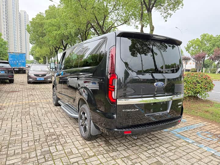 Ford Tourneo 2023 2023款 2.0T 自动致尊版