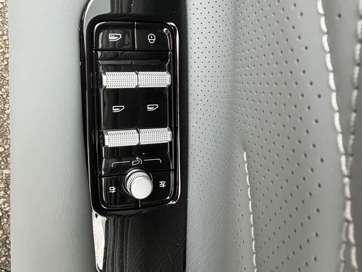 Фото 8 - Geely Galaxy E8