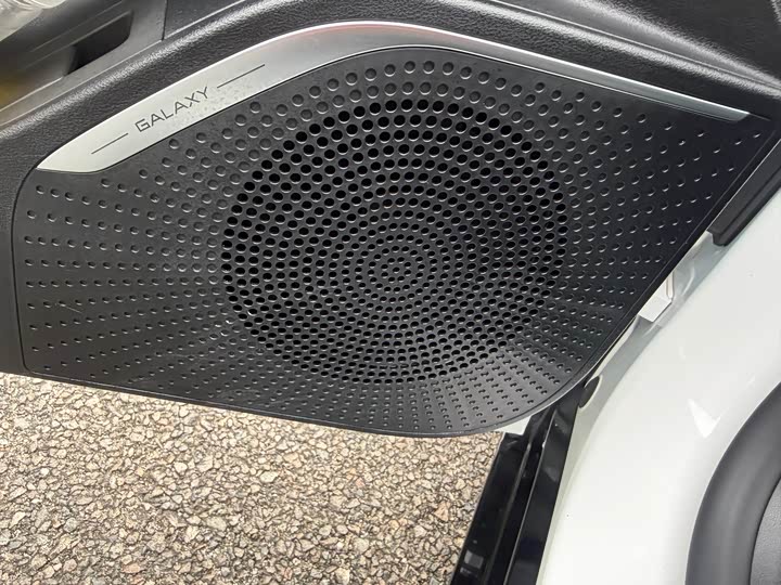 Фото 9 - Geely Galaxy E8