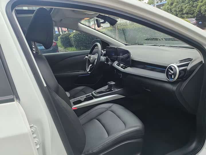Chevrolet Monza 2023 2023款 1.3T 轻混自动尊享版