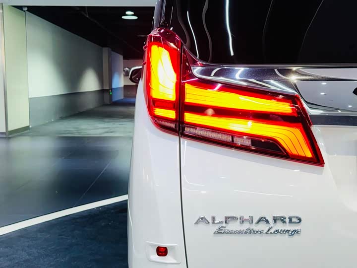 Toyota Alphard 2021 2021款 双擎 2.5L 尊贵版