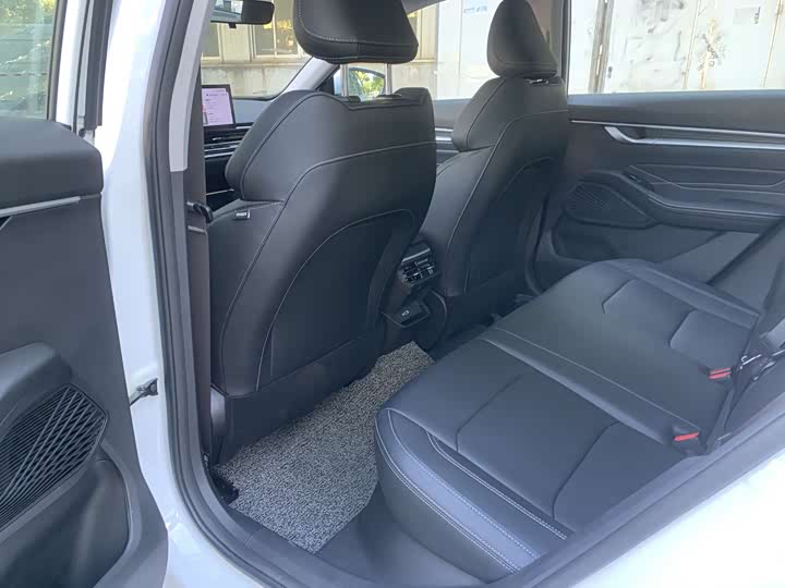 Geely Emgrand 2026 2026款 400万纪念款 1.5L CVT超越型