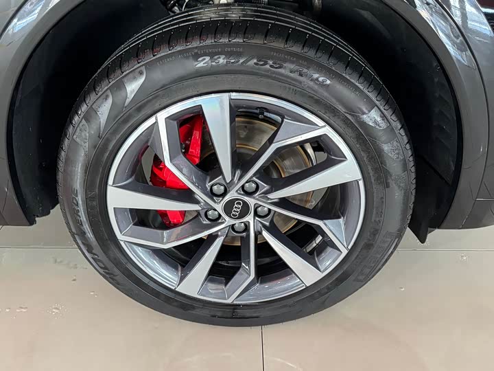 Фото 5 - Audi Q5L