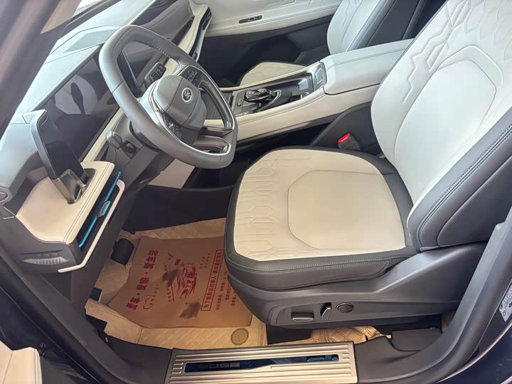 Photo 4 - Ford Edge