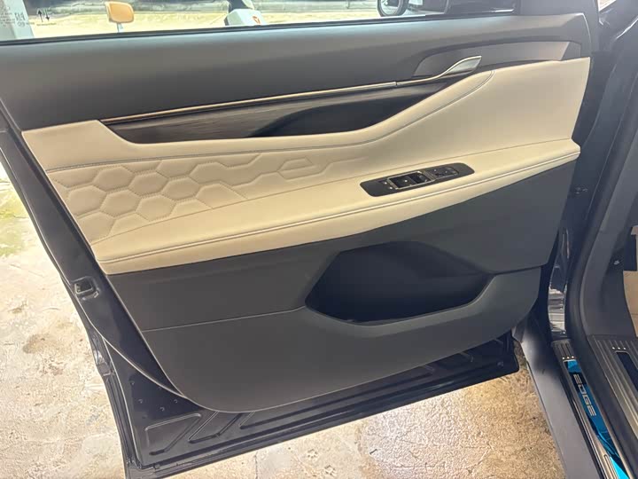 Photo 5 - Ford Edge