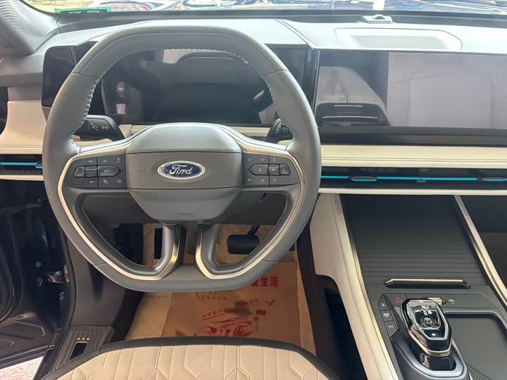 Photo 7 - Ford Edge