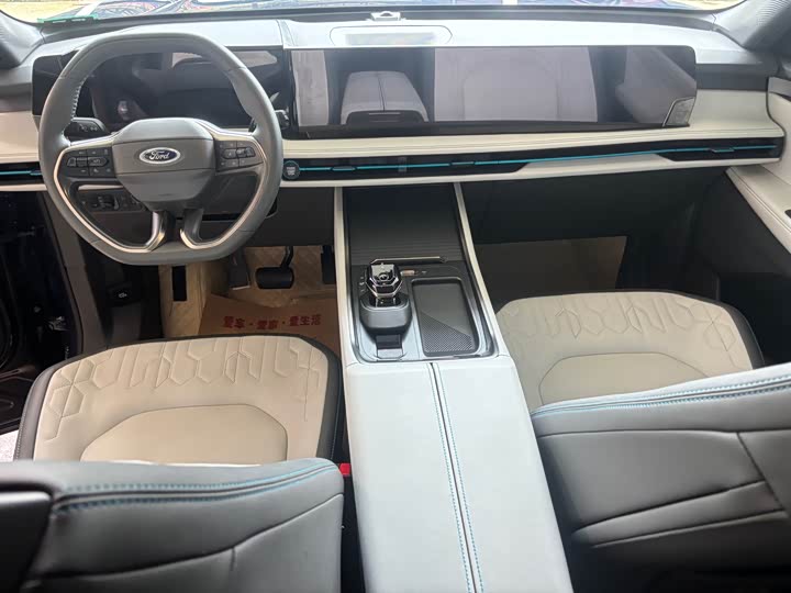 Photo 9 - Ford Edge