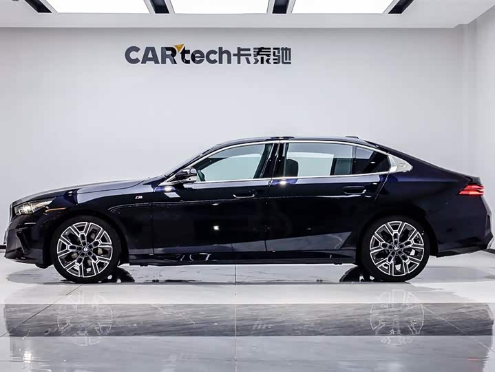 Фото 3 - BMW 5 Series