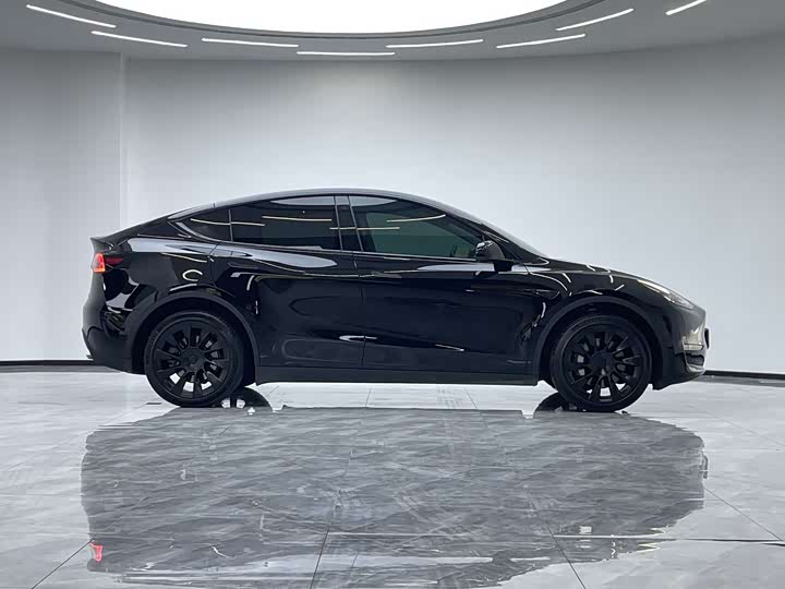 Фото 8 - Tesla Model Y