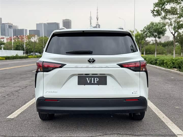 Photo 4 - Toyota Sienna