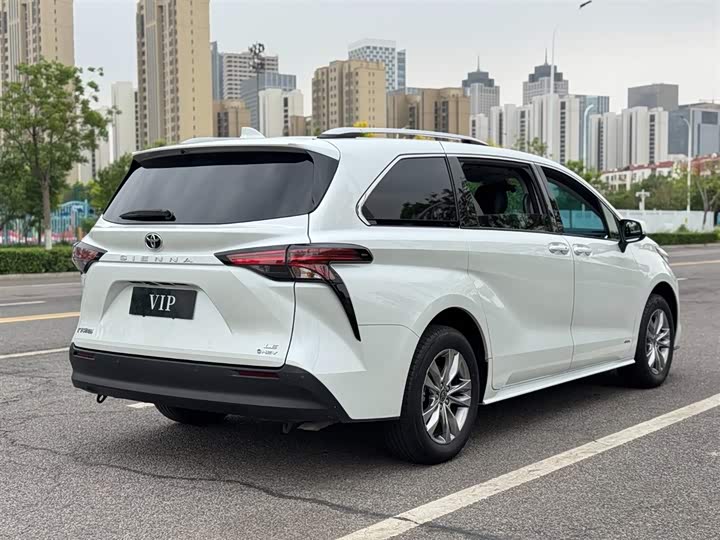 Photo 6 - Toyota Sienna