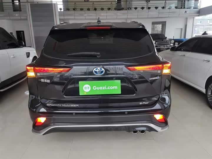 Фото 6 - Toyota Crown Kluger