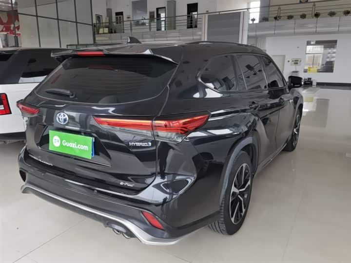 Фото 7 - Toyota Crown Kluger