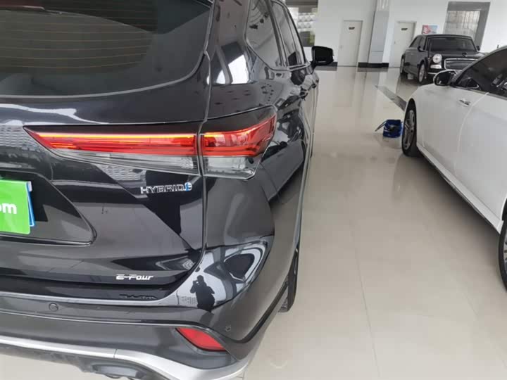 Фото 8 - Toyota Crown Kluger