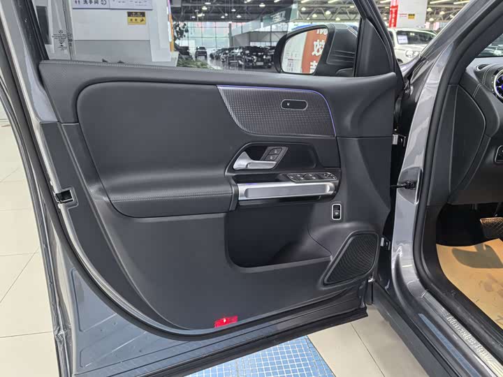 Mercedes-Benz GLB-Class 2022 2022款 GLB 220 时尚型