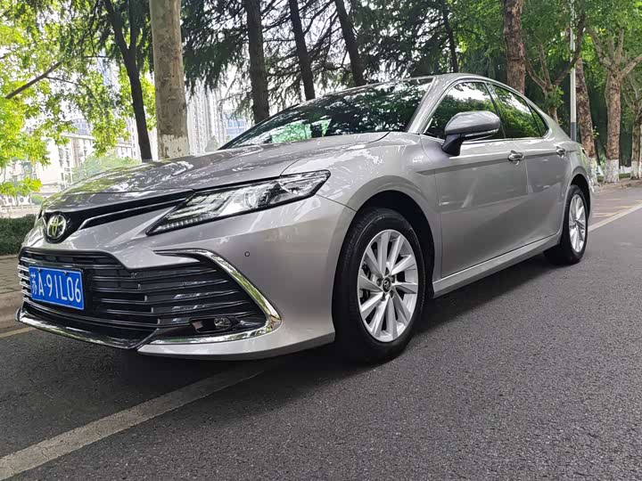 Фото 1 - Toyota Camry