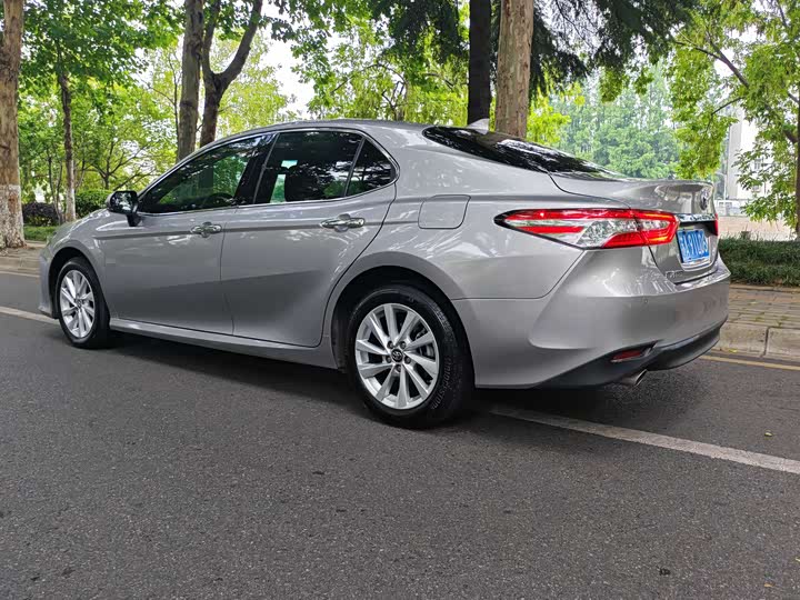 Фото 4 - Toyota Camry