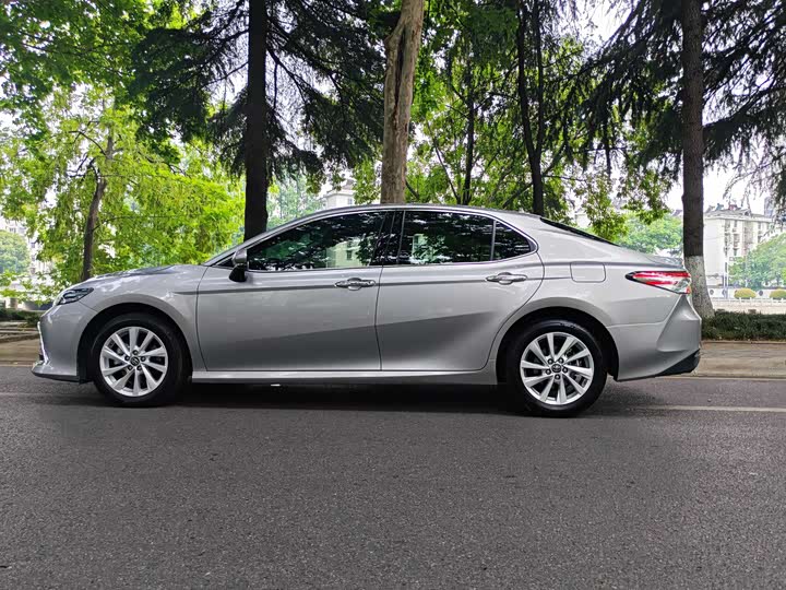Фото 7 - Toyota Camry