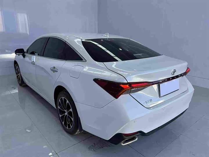Фото 3 - Toyota Avalon