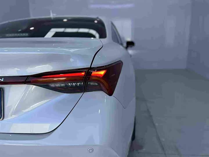 Фото 8 - Toyota Avalon