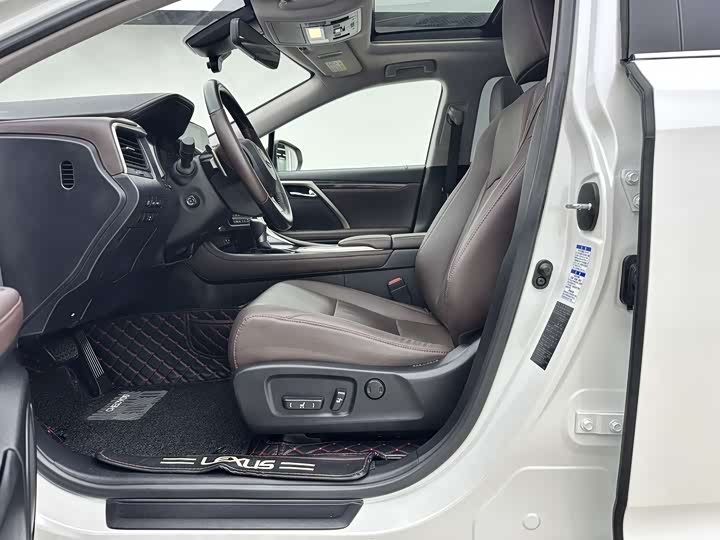Фото 5 - Lexus RX