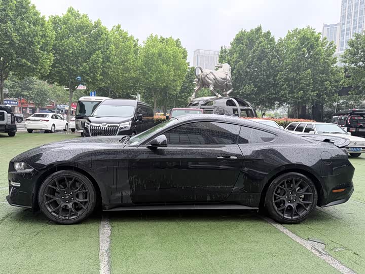 Фото 8 - Ford Mustang