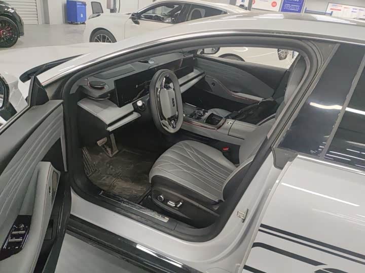 Фото 4 - Geely Galaxy E8