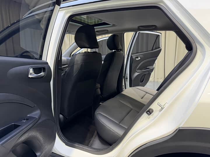 Kia KX1 2021 2021款 1.4L CVT趣享天窗款