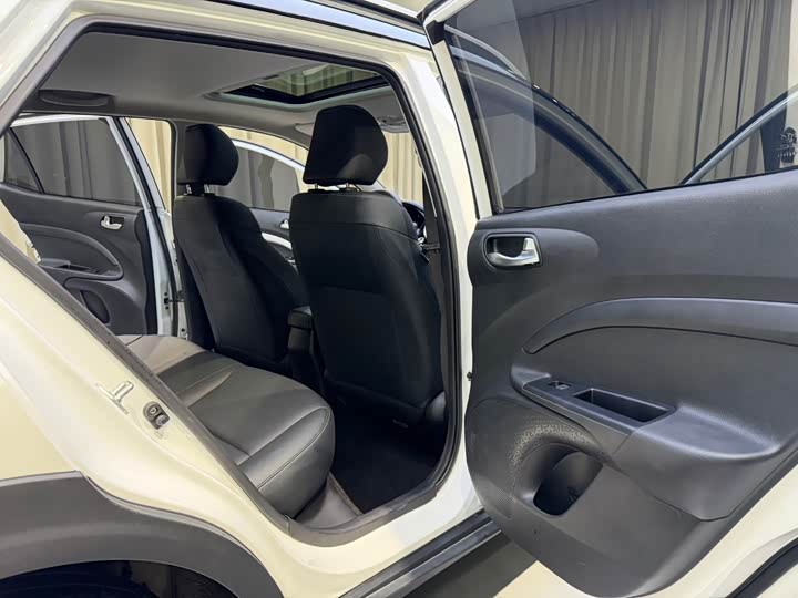Kia KX1 2021 2021款 1.4L CVT趣享天窗款