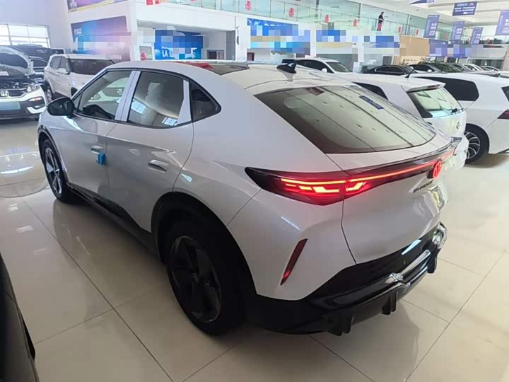 2025 Volkswagen ID.Unyx 06
