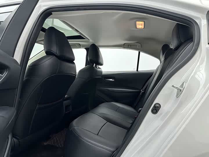 Фото 6 - Toyota Corolla