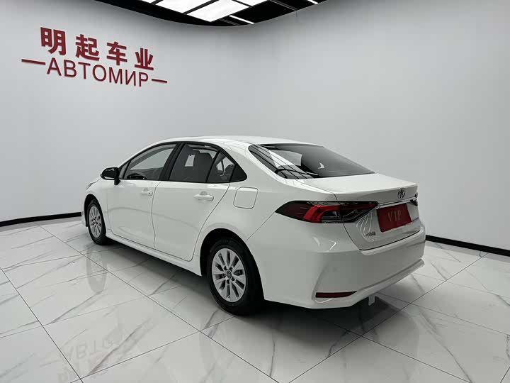Фото 8 - Toyota Corolla