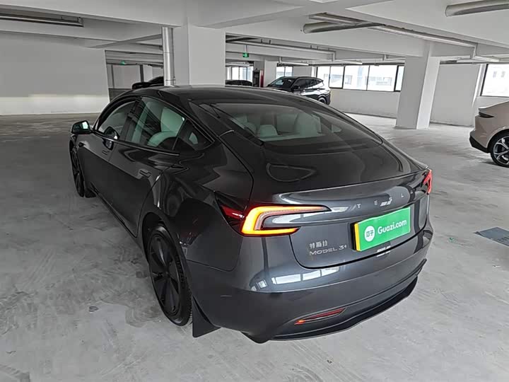 Фото 5 - Tesla Model 3