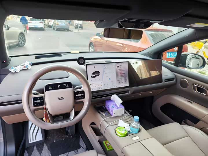Photo 2 - LiXiang i6
