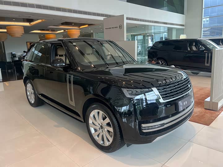 Land Rover Range Rover 2026 2026款 3.0 L6 360PS SE标轴版